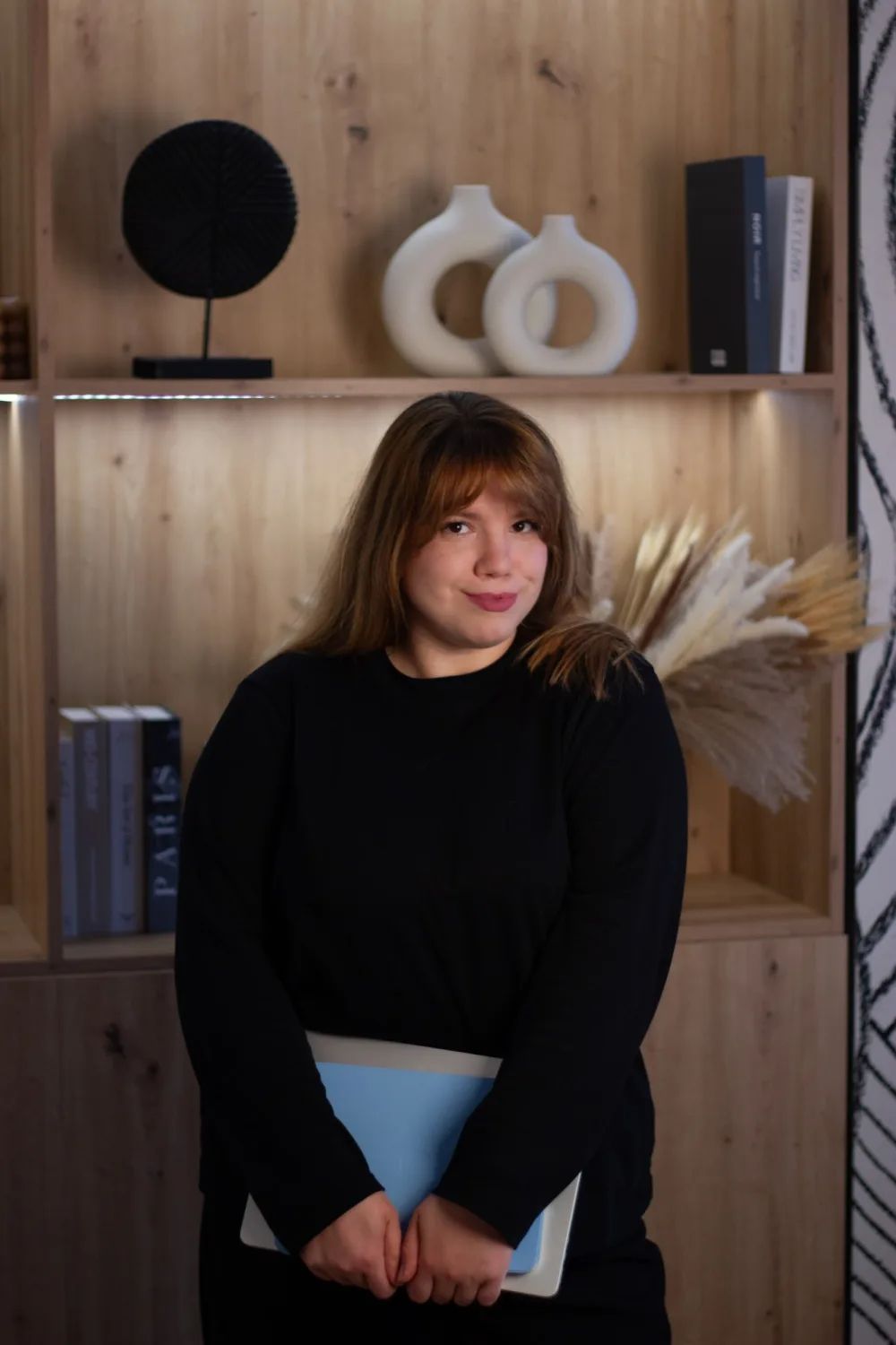 Olena Berezhna z notesem — konsultantka gastronomiczna